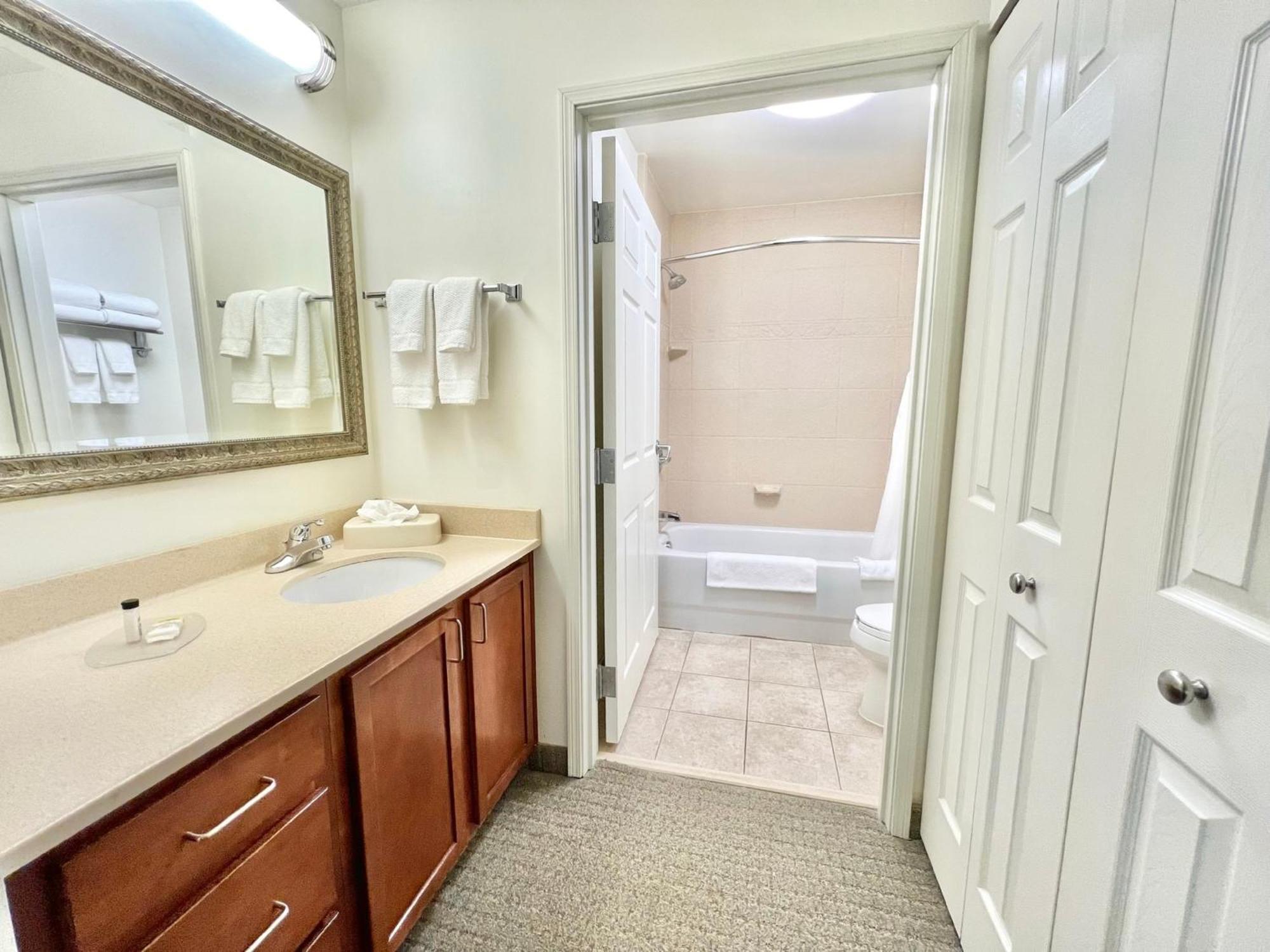 Staybridge Suites Detroit-Novi By Ihg Екстериор снимка